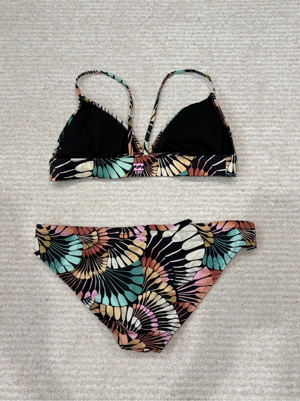 Billabong bikini with two bottoms - Picture 7 of 8